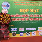 Ban Liên lạc Hội Cựu GVHS Hòa Vang tại Miền Nam tham dự và gửi hoa chúc mừng Lễ kỉ niệm 33 năm Hội Đồng hương Đà Nẵng tại Tp. HCM