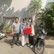 Cô Thạch – cựu giáo viên THPT Hòa Vang tặng xe máy cho cựu học sinh Hòa Vang đang là sinh viên tại Tp.HCM