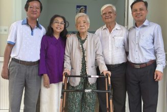 Đại diện BCV & BLL đến thăm Cô Cúc ở mái ấm Thiên Ân.